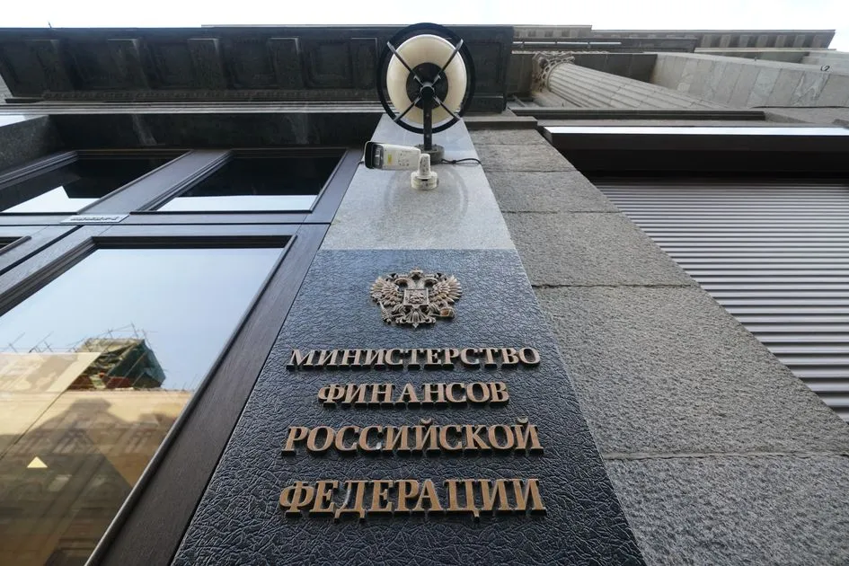 Минфин России начал покупать валюту для пополнения ФНБ в мае 2026 года на фоне роста нефтяных цен